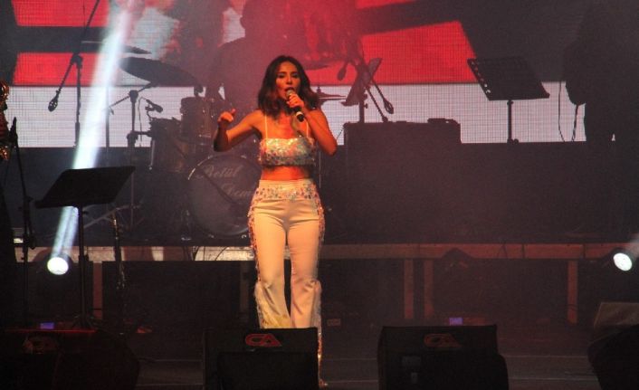 Göl Festivalinde Betül Demir konseri