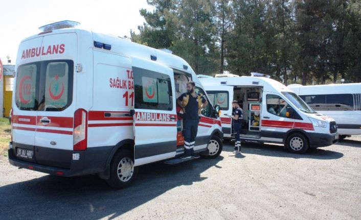 Havuzun derin olduğunu fark etmeyen genç kızlar boğulmaktan son anda kurtuldu