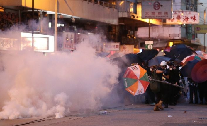Hong Kong’da protestolara polis müdahalesi