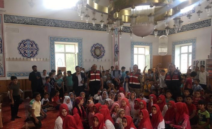 Horasan İlçe Jandarma Trafik ekiplerinden Kuran Kursu öğrencilerine trafik eğitimi
