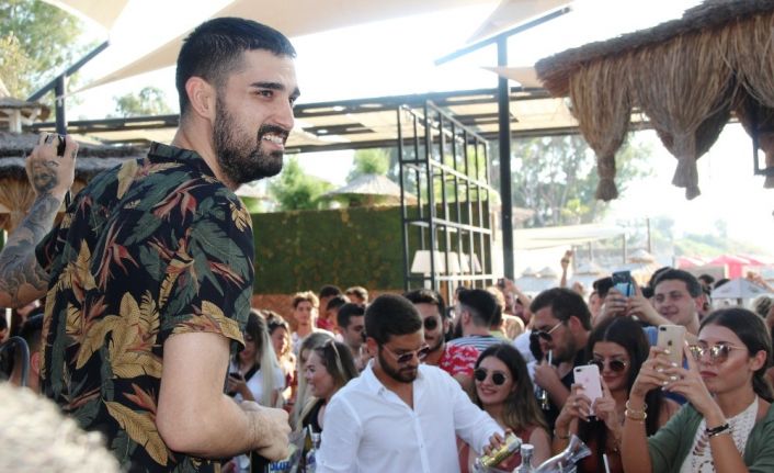 İdo taburcu olur olmaz sahnelere döndü