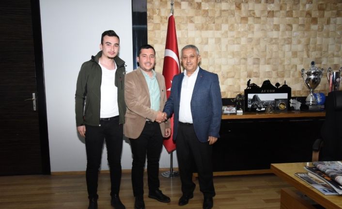 İHA’dan Başkan Zeybek’e ziyaret