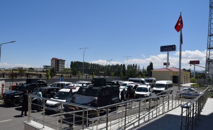 Kars’ta 110 polisle asayiş uygulaması