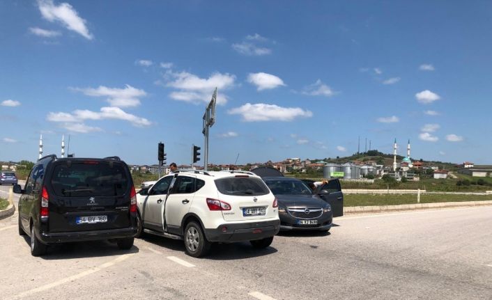 Kaynarca’da iki otomobil çarpıştı: 1 yaralı