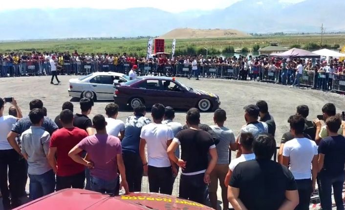 Modifiye araç tutkunları Erzincan’da buluştu