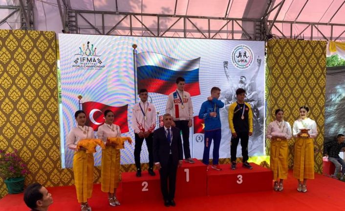 Murat Eskici başarılı Muaythai sporcularını tebrik etti