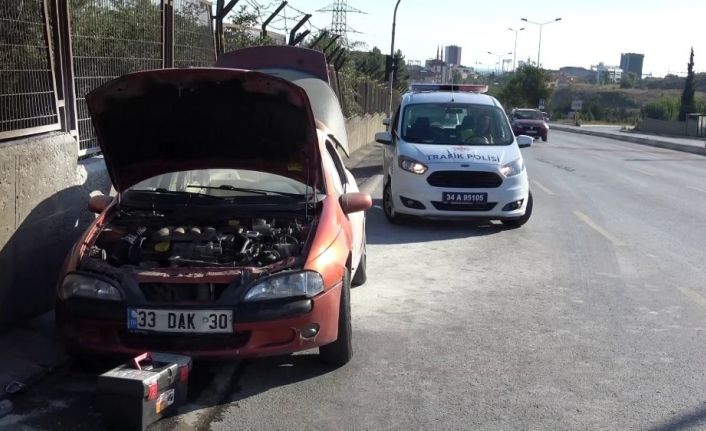 (Özel) Otomobilde bir anda alevler parladı, baba ile oğlu ölümden döndü