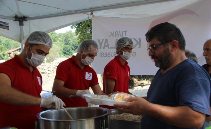 Sel bölgesinde her gün bin 500 kişiye sıcak yemek ulaştırılıyor