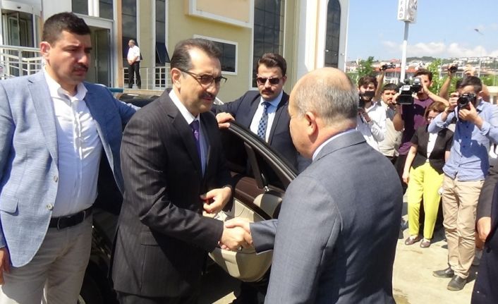 Sel bölgesinde indeleme yapan Enerji ve Tabi Kaynaklar Bakanı Fatih Dönmez: