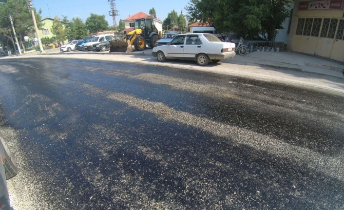 Sıcaklar asfaltı eritti