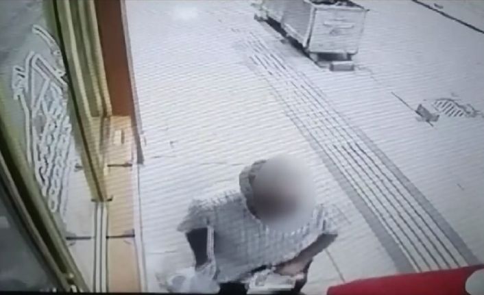 Sivas’ta kaybolan gazetelerinin izini süren esnaf, güvenlik kamerası taktırıp görüntüleri izleyince günlük gazetelerinin bir okuyucu tarafından izinsiz olarak alındığını fark etti