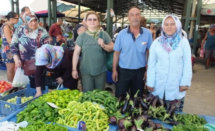 Tarım ilacı yerine sarımsak ve sabunlu su kullanarak organik tarım yaptılar