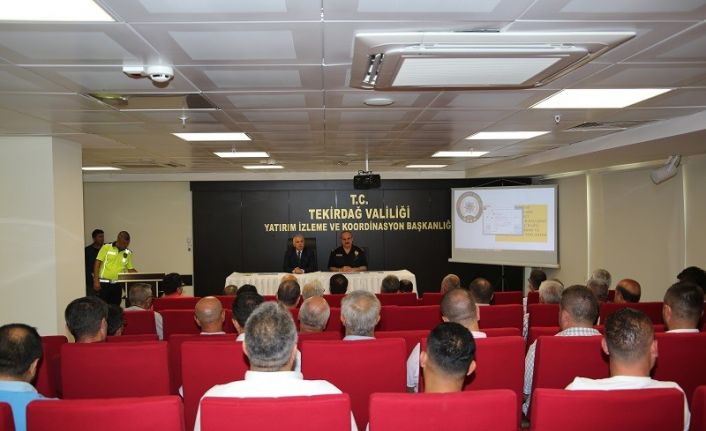 Vali ve emniyet müdürü esnafla bir araya geldi