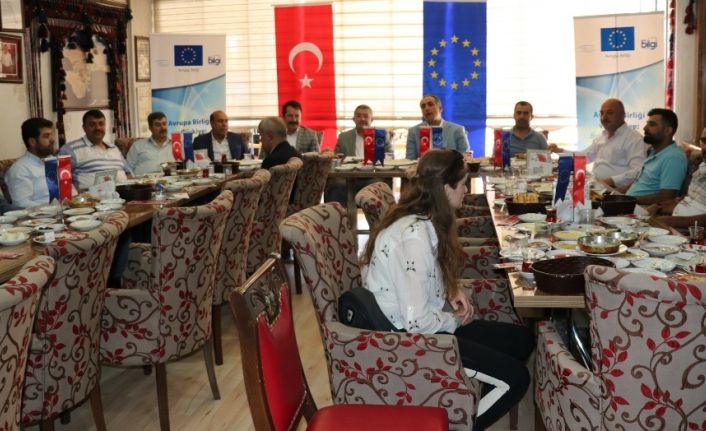 Van Gölü’nün kirliliğine dikkat çeken ‘2. Ulusal Van Denizi Bisiklet Şenliği’ toplantısı yapıldı