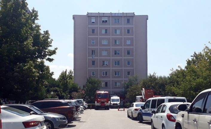 Yalıtım yapan işçi, çatı katında ölü bulundu