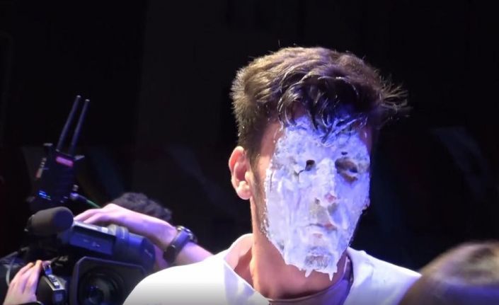 Yoğurt yiyerek çeyrek altın kazandı