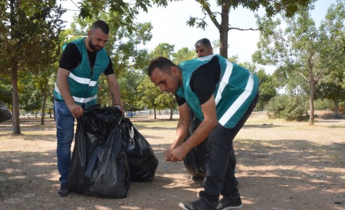 Adana’da hükümlüler 45 ton atık topladı