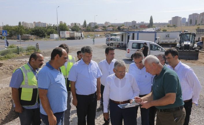 Başkan Büyükkılıç, Kertmeler Kavşağı’nda yapılan köprü ve kavşak düzenleme çalışmalarını İnceledi
