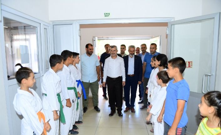 Başkan Çınar, Yeşil Konak ve Gençlik Merkezlerindeki hizmetleri yakından takip ediyor