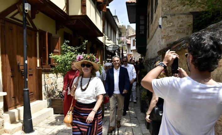 Başkan Uysal, Kaleiçi Old Town Festivalini 15 ülkeden 47 kente anlatacak
