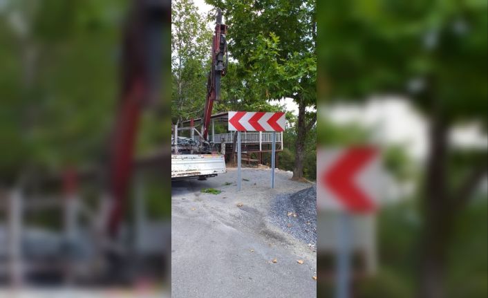 Büyükşehir trafik levhalarını yeniledi