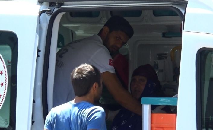 Diyarbakır’da otomobiller kafa kafaya çarpıştı: 2 yaralı