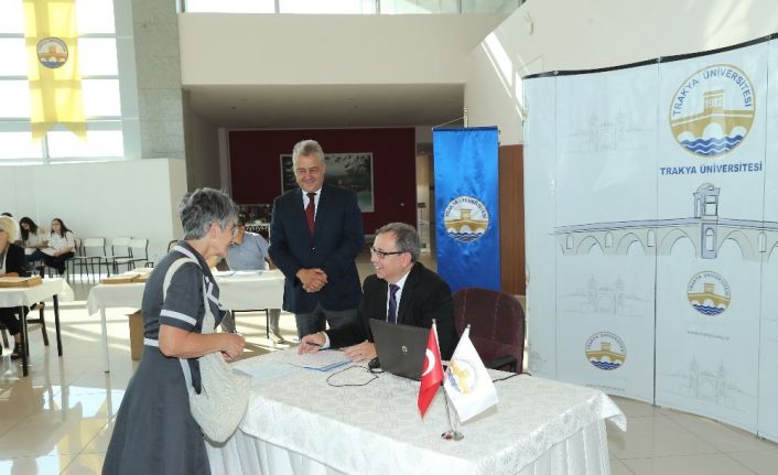 Emekli hekim İnayet Dikim Korkut, 67 yaşında öğrenci olarak Trakya Üniversitesinde