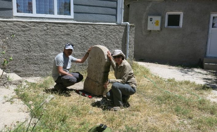 Eskişehir’de üzerinde dört satır Paleo-Frigçe yazıt olan idol bulundu