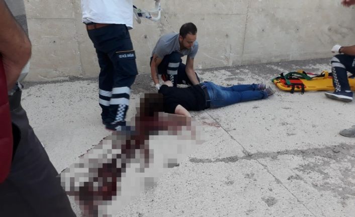 Fabrika içinde 4 metre yükseklikten düştü, 7 saat sonra yerde kanlar içinde bulundu