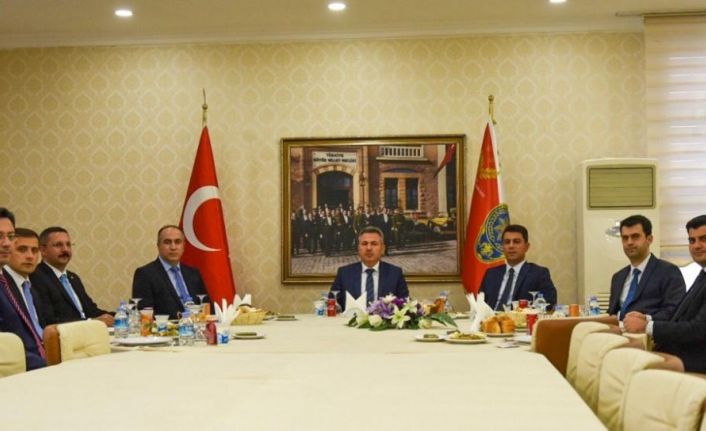 Görev yerleri değişen Vali Yardımcısı ile Kaymakamlara veda yemeği verildi