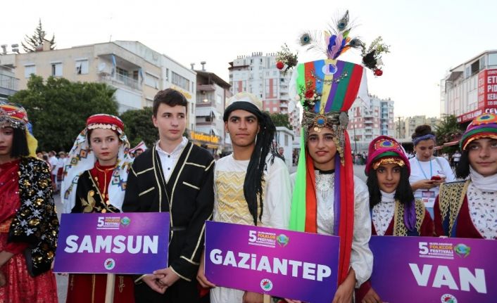 Kepez’in 5. Uluslararası Folklor Festivali başladı
