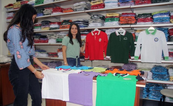 Okul kıyafetlerinde imalata gelen yüzde 40’lık zam fiyatlara yüzde 15 olarak yansıdı