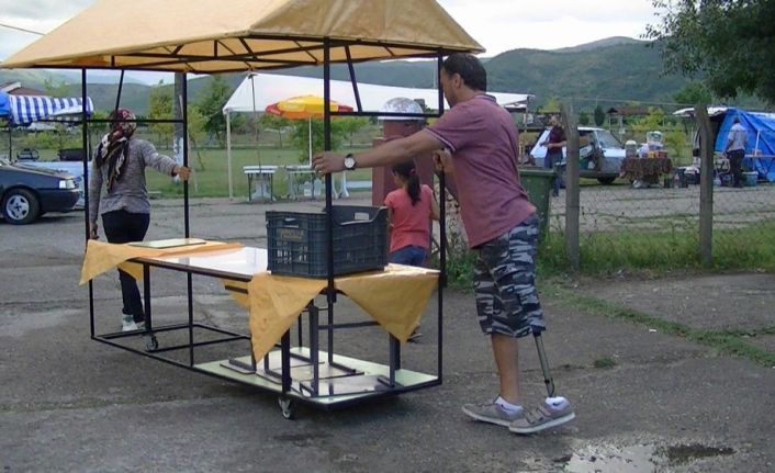 (Özel) Bin lira maaş ile ailesine bakmaya çalışan engelli babanın yürek burkan dramı