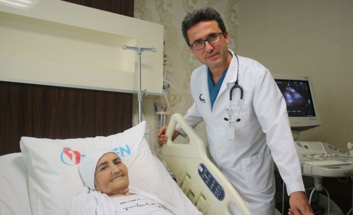 (Özel) Kalbindeki deliğe 80 yaşında çare buldu