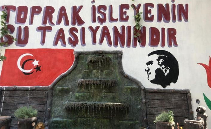 Tarım ve Orman İlçe Müdürlüğü bahçesine Atatürk ve Türk bayrağı çizildi