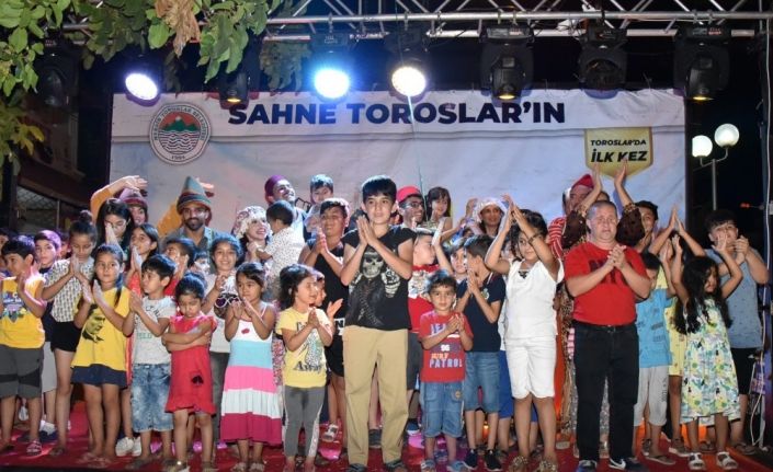 Toroslar’da açık hava sinema günleri ve mahalle şenlikleri devam ediyor