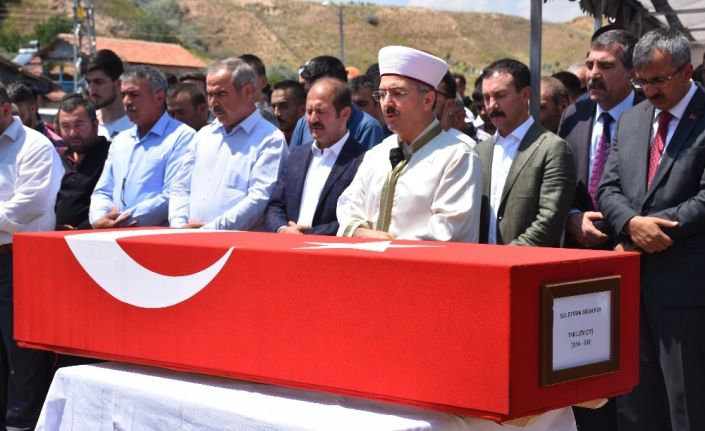 Trafik kazasında hayatını kaybeden uzman çavuş Kırıkkale’de toprağa verildi