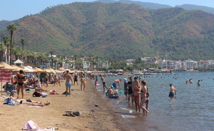 Turizm kentlerinde bayram yoğunluğu, oteller yüzde yüz doluluğa ulaştı