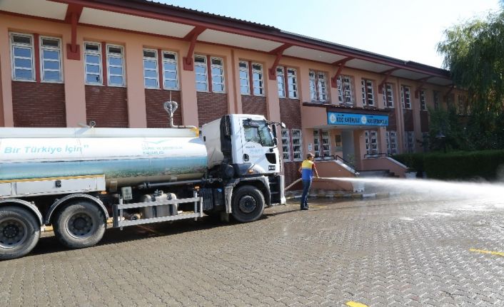 Tuşba Belediyesi’nden okul temizliği