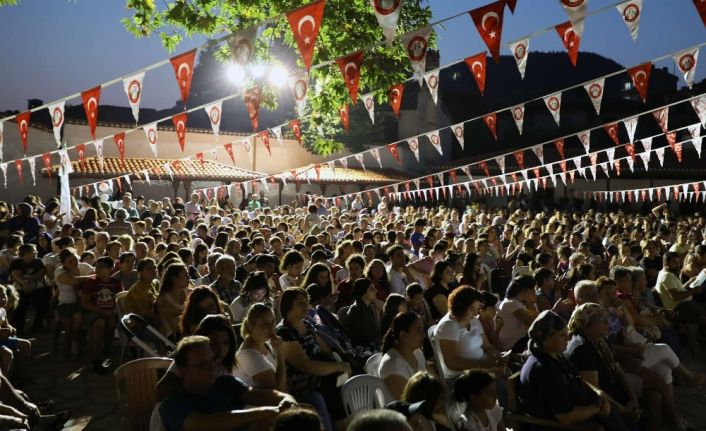 Yıldızların altında yazlık sinema keyfi