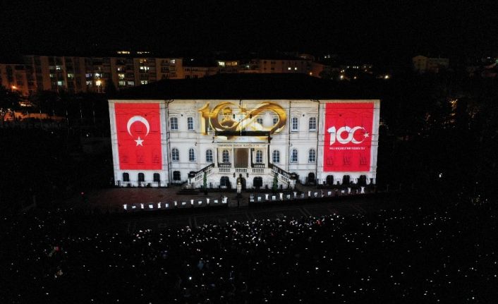 100. yıl heyecanı, Kongre binasının duvarlarında hayat buldu