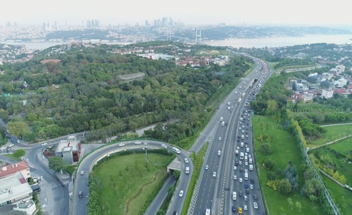15 Temmuz Şehitler Köprüsü’nde okulun ilk günü oluşan trafik havadan görüntülendi