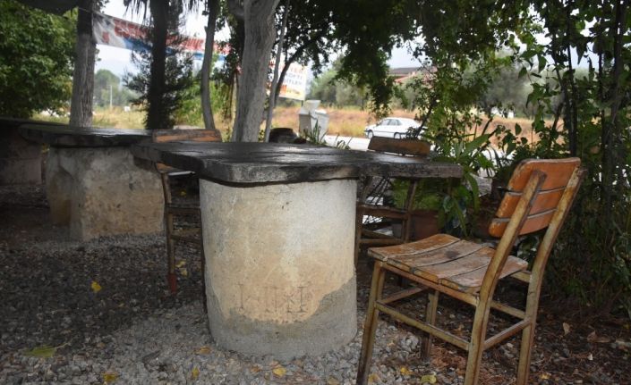 25 yıldır kahvehane masası olarak kullanılan taş, 2 bin yıllık yön tabelası çıktı