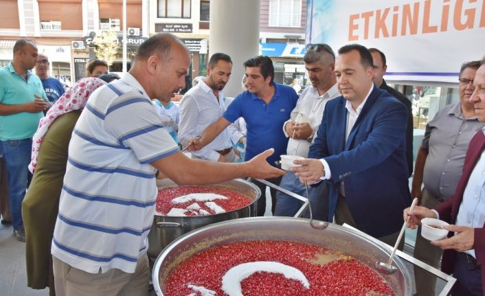 Akhisar Belediyesi’nden aşure ikramı