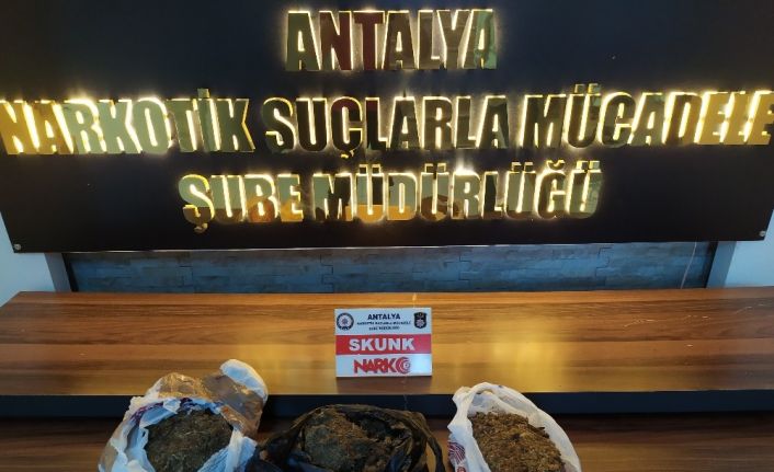 Antalya’da bir zanlı uyuşturucu ticaretinden tutuklandı