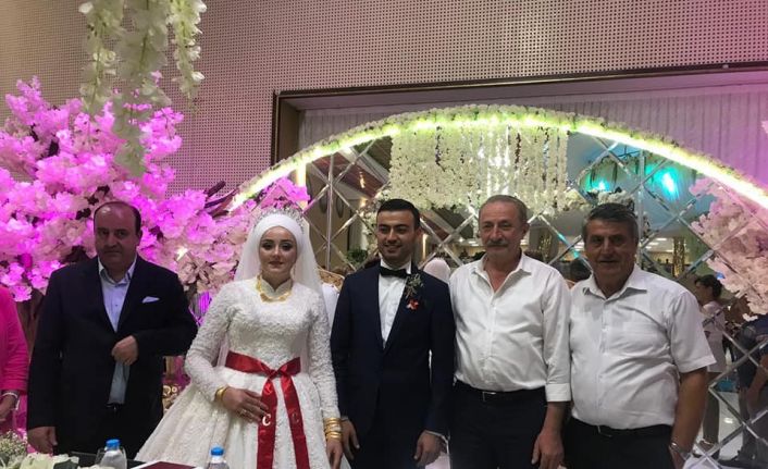 Başkan Atabay ve İmamoğlu Batman’da nikaha katıldı