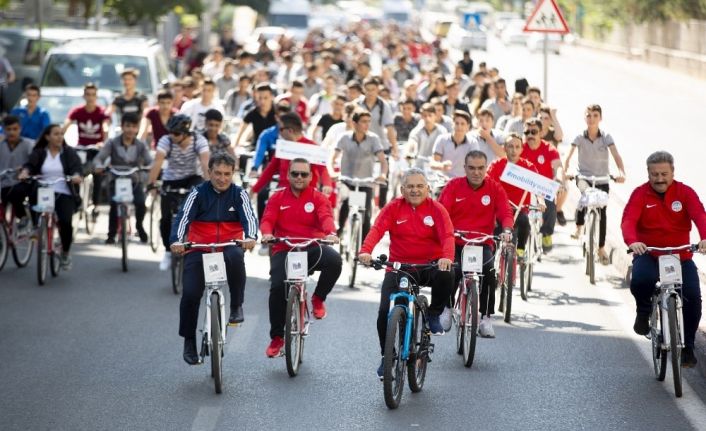 Başkan Büyükkılıç Avrupa Hareketlilik Haftası’nda bisiklete binerek şehir turu attı