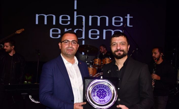 Bigalılar, Mehmet Erdem’le coşku dolu bir gece yaşadı