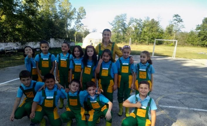 Burunkaya Şehit Emral Kartal İlkokulu’nda minik eller üretiyor