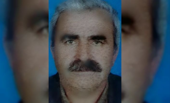 Çalıştırmak istediği traktörün altında kalarak hayatını kaybetti